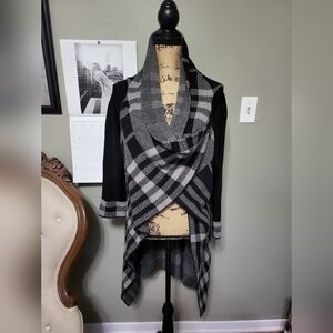 Venus Black and White Plaid Buffalo Check Cardigan Sweater XL
